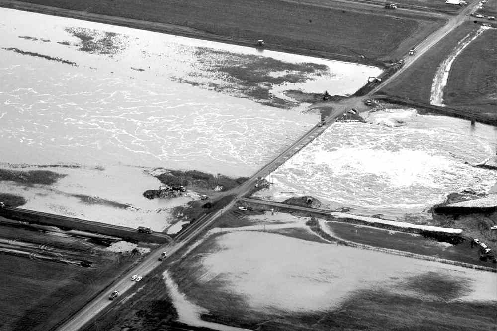 Ruth Bonneville / Winnipeg Free Press Files
Aerial view north of Portage la Prairie shows the man-made diversion leading to Lake Manitoba in July 2014.