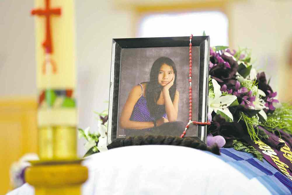 Ruth Bonneville / Winnipeg Free Press files
Tina Fontaine's photo sits on top of her casket at her funeral in Sagkeeng First Nation in August.