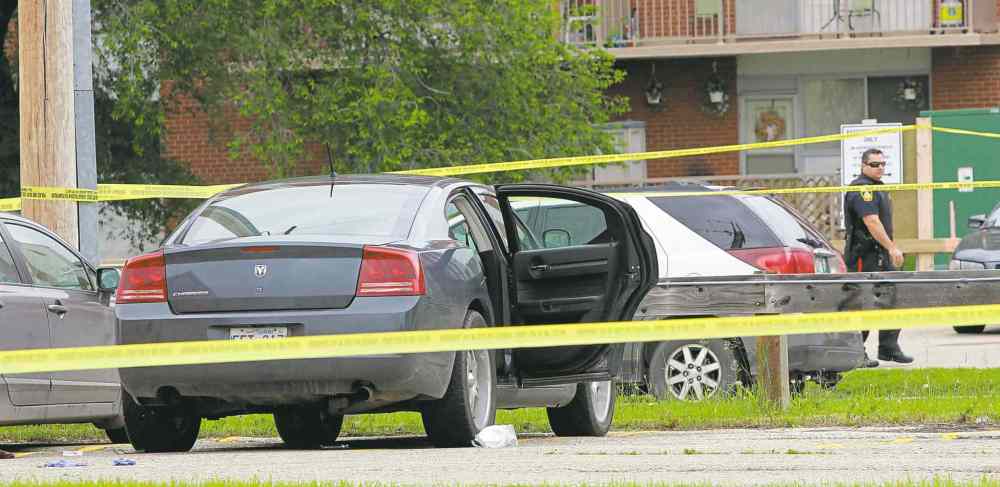 WAYNE GLOWACKI / WINNIPEG FREE PRESS files
Police taped off the scene where Kaila Tran was stabbed to death after leaving her St. Vital apartment in June 2012.