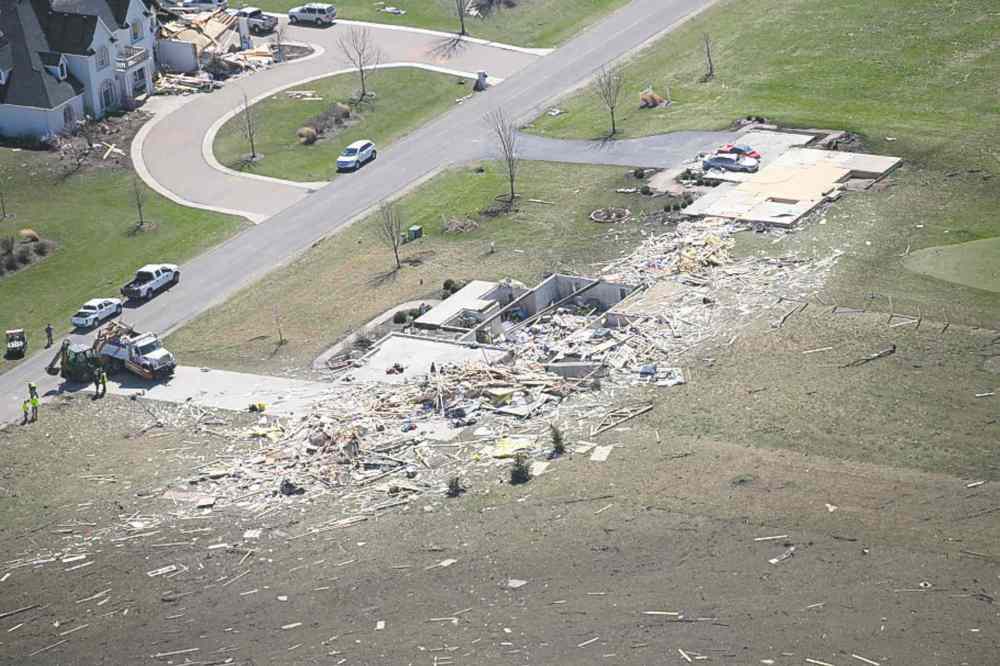 Tornadoes leave trail of sorrow in Illinois – Winnipeg Free Press