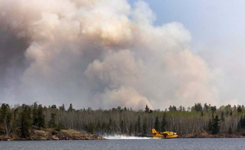 JOE BRYKSA / WINNIPEG FREE PRESS
Water Bombers from Ontario scoop water in Caddy Lake to fight a forest fire near Nora Lake in the Whiteshell Monday.