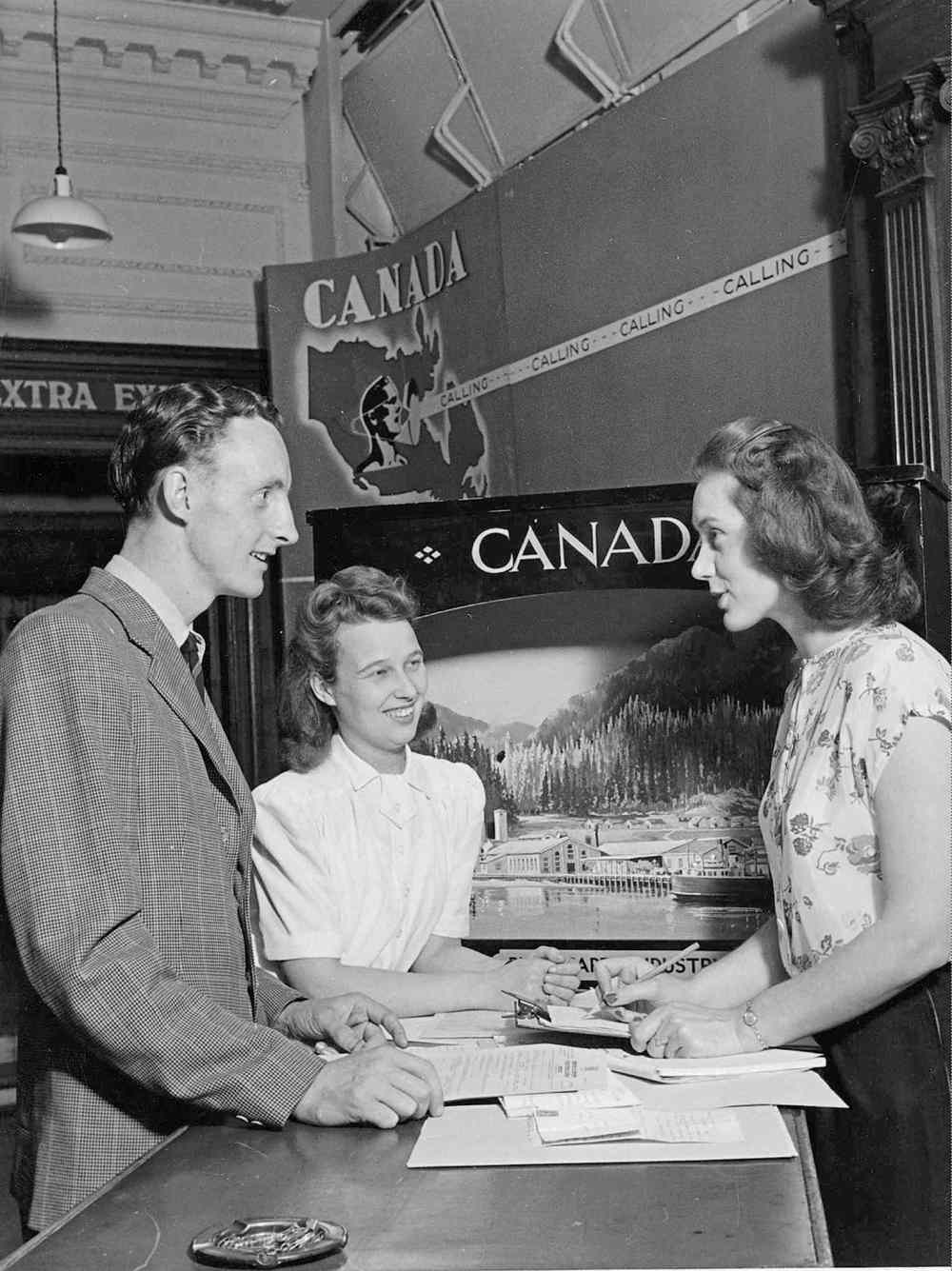 Archives of Ontario
A young English couple contemplating emigration at Rainbow Corner in London.