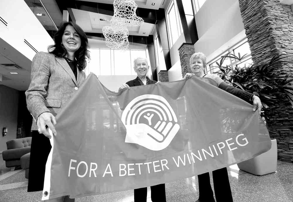 Wayne Glowacki / Winnipeg Free Press
United Way of Winnipeg CEO Connie Walker (from left) with former longtime CEO Susan Lewis and Carole McGonigal, who volunteered with the Community Chest and the United Way in their early days.