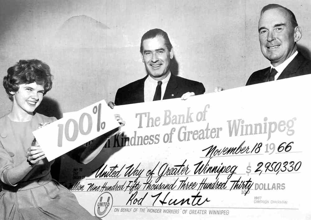 WINNIPEG FREE PRESS FILES
United Way employee Sandra Monroe, campaign chairman R.O.A. Hunter (centre) and president A. Searle Leach with a cheque after the successful completion of the 1966 campaign.