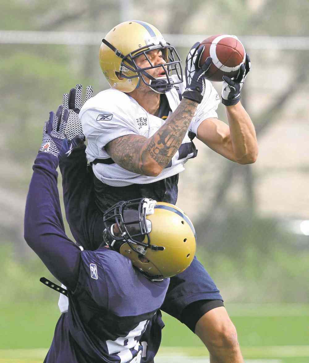 BORIS MINKEVICH / WINNIPEG FREE PRESS
Nick Moore goes up to make a catch during Winnipeg Blue Bombers training camp Tuesday.