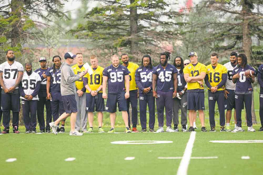 JOE BRYKSA / WINNIPEG FREE PRESS
Winnipeg Blue Bombers head coach Mike O�Shea gave his troops one final workout Monday before shipping off to their first battle tonight in Toronto.