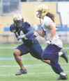 Wayne Glowacki / Winnipeg Free PressLin-J Shell (left) covers receiver Julian Feoli-Gudino during Thursday�s practice.