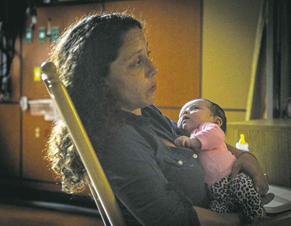 Bloomberg The Washington Post
Bill O�Leary / Washington Post
Ashley Kennedy cuddles her infant daughter Makenzee during a scheduled visit at Mount Washington Pediatric Hospital in Baltimore. Using intensive, round-the-clock care, the facility weans infants off drugs including heroin and methadone. Illustrates HEROIN-BABY (category a), by Lenny Bernstein (c) 2015, The Washington Post. Moved Wednesday, August 12, 2015. (MUST CREDIT: Washington Post photo by)