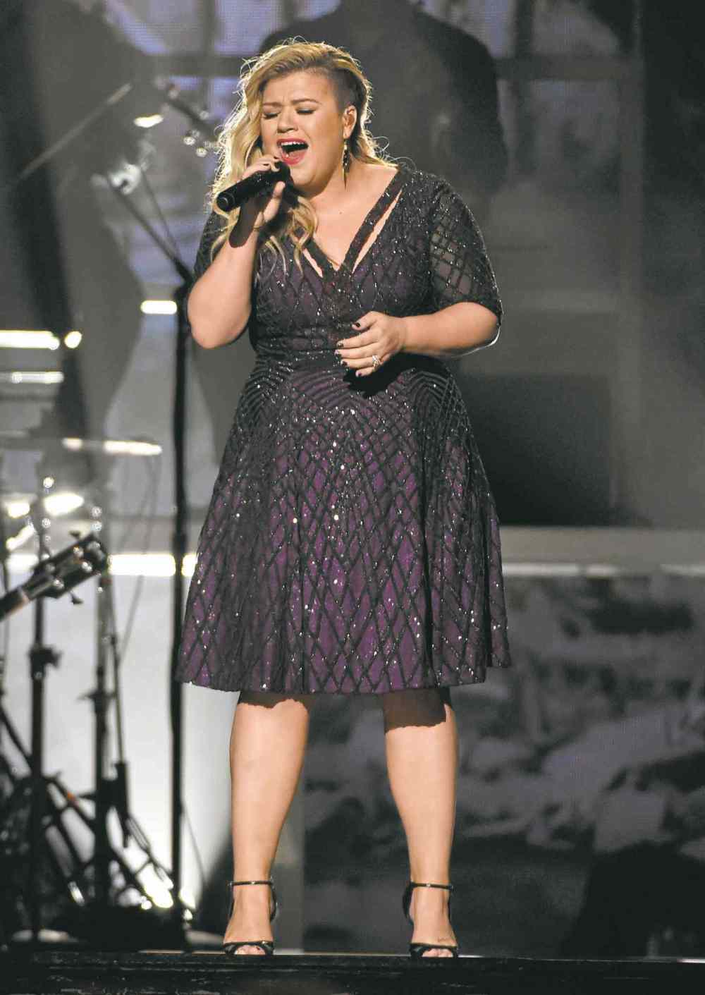 CP
Kelly Clarkson: �working hard to get better�