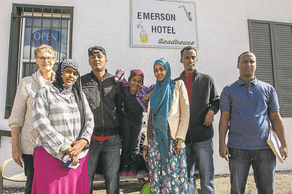 MIKE DEAL / WINNIPEG FREE PRESS
Karin Gordon (back left) pick up refugees who crossed into Manitoba from the U.S. FROM LEFT: Aasiya Maxmuud, Feysal Osman Malen, Amin, 6, and his mother, Sahra Ali Ahmed, translator Yahya Samatar and Mahad Mohamed.