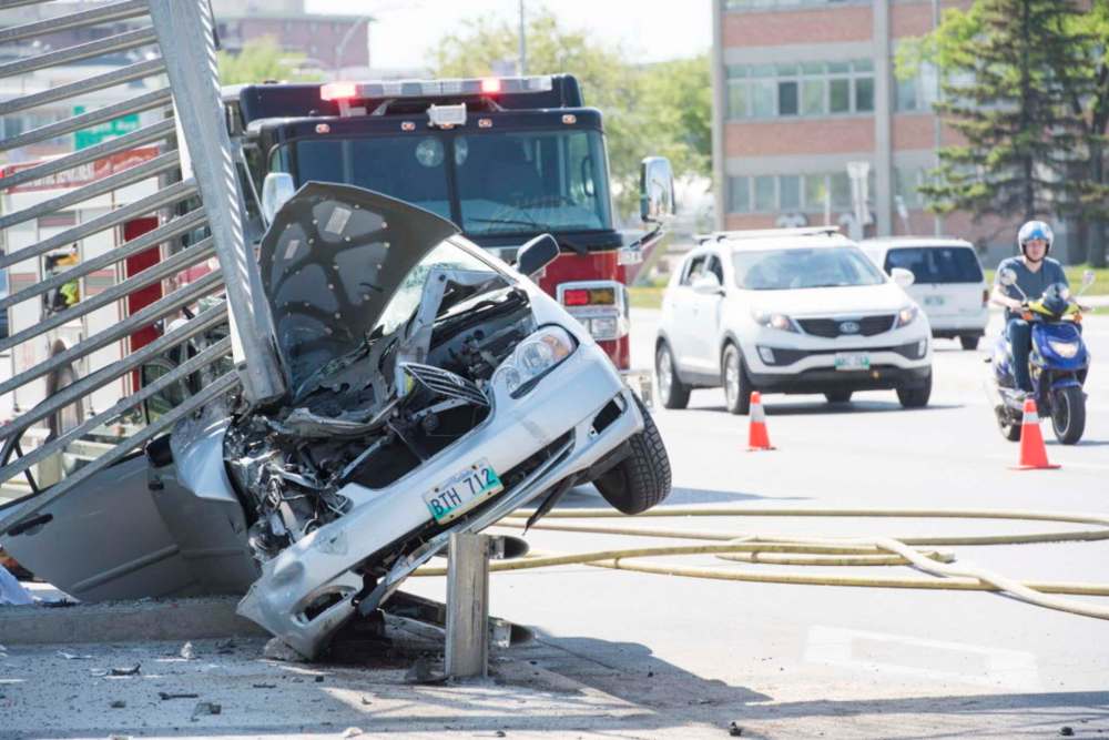 DAVID LIPNOWSKI / WINNIPEG FREE PRESS
Scene of a motor vehicle accident at the on ramp of the Disraeli Bridge Saturday.