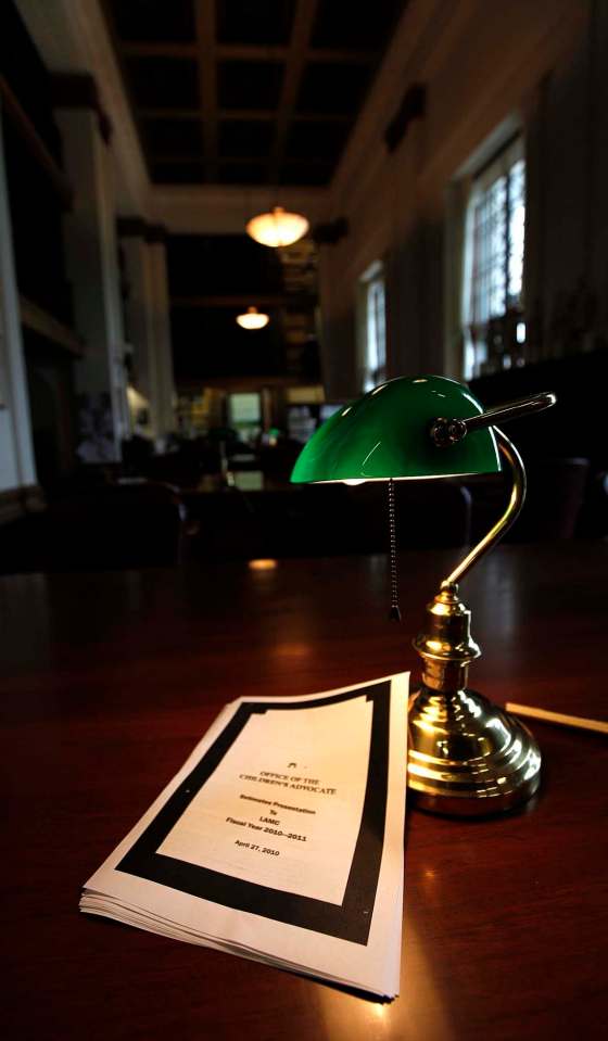 PHIL HOSSACK / WINNIPEG FREE PRESS FILESOffice of the Children's Advocate report favoured a holistic response to the problems surrounding indigenous children in care.