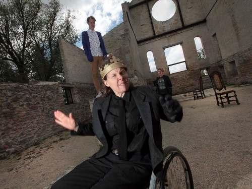 PHIL HOSSACK / WINNIPEG FREE PRESS
Local actor Debbie Patterson, who has multiple sclerosis, plays Richard III.