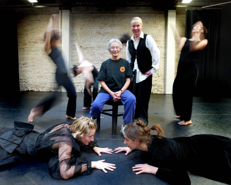 Wayne Glowacki/ Winnipeg Free Press archives
Choreographers Rachel Browne (seated) and Stephanie Ballard with Winnipeg Contemporary Dancers in 2002.
