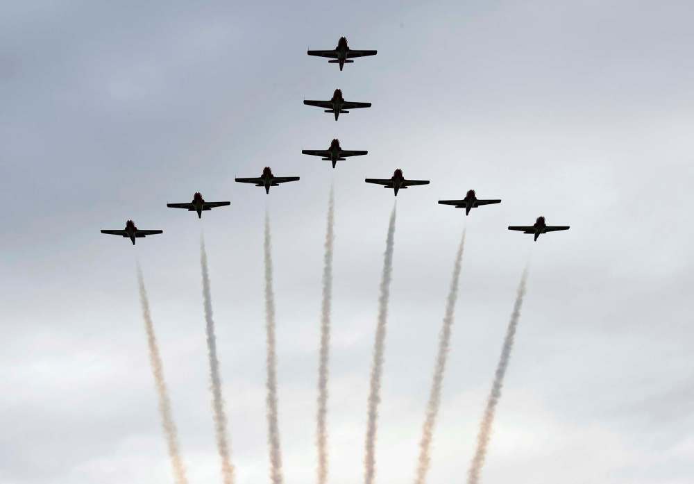 SARAH TAYLOR / WINNIPEG FREE PRESS FILES
The 2016 Manitoba Air Show will feature the world-renowned Canadian Forces Snowbirds, who travel around North America with their thrilling air performances.