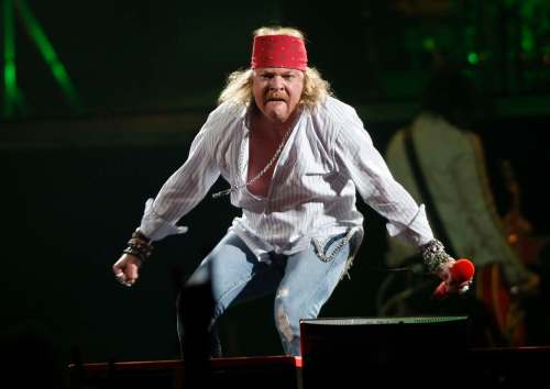 BORIS MINKEVICH / WINNIPEG FREE PRESS FILES
Axl Rose sings as Guns 'n Roses plays the MTS Centre in Winnipeg January 13, 2010.