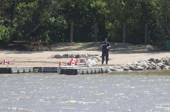 MIKE DEAL / WINNIPEG FREE PRESSRCMP officers at the scene where human remains were found Monday evening in the Red River north of Selkirk.