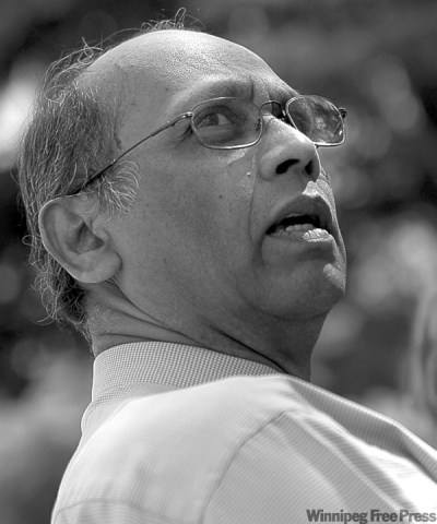 Colin Corneau/Brandon Sun
Manitoba medical examiner Dr. Thambirajah Balachandra speaks to the media, Wednesday afternoon in Brandon.  (Colin Corneau/Brandon Sun)