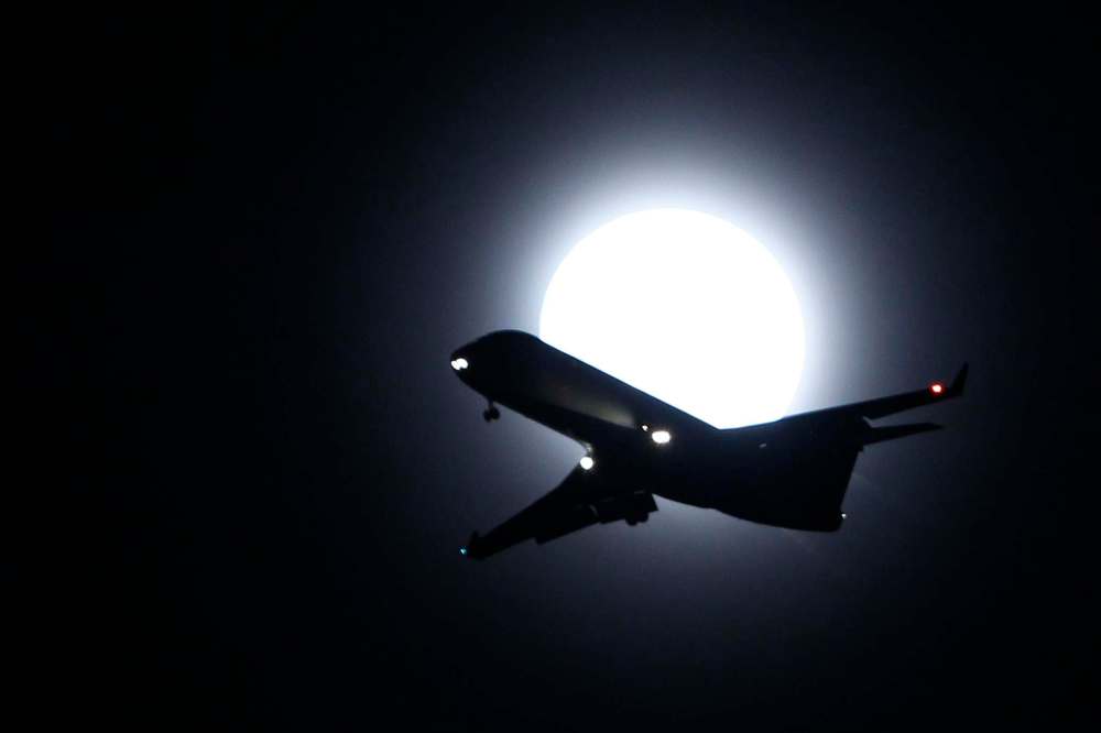 JOHN EWOODS / WINNIPEG FREE PRESS FILES
Government and industry are worried about pending federal legislation that would remove a requirement on Air Canada to keep heavy aircraft maintenance jobs in Winnipeg.
