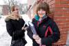 KEN GIGLIOTTI / WINNIPEG FREE PRESS
Rebecca (left) and Kate are learning to like West Broadway.