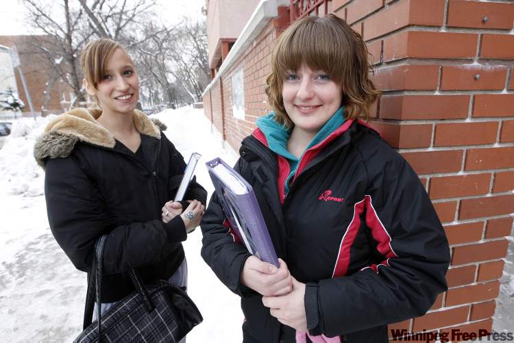 KEN GIGLIOTTI / WINNIPEG FREE PRESS
Rebecca (left) and Kate are learning to like West Broadway.
