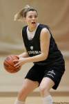JOHN WOODS / WINNIPEG FREE PRESS
University of Manitoba basketball player Allison Balasko practises with the team Thursday.