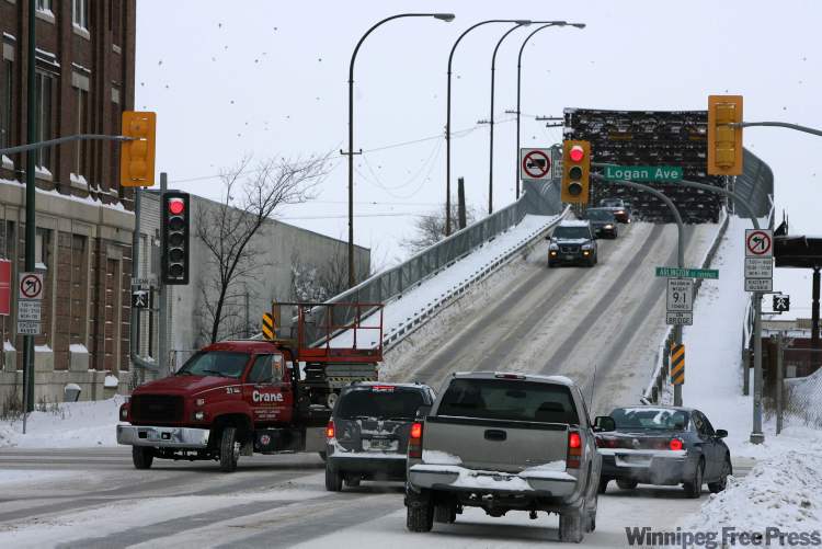 Arlington Street Bridge closing for weekend Winnipeg Free Press