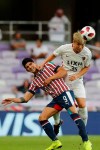 Japan's Kashima Antlers Seunghyun Jung, right, vies for the ball with Mexico's Guadalajara Alan Pulido during the second round of the Club World Cup soccer match between Kashima Antlers and Guadalajara at the Hazza Bin Zayed stadium in Al Ain, United Arab Emirates, Saturday, Dec. 15, 2018. (AP Photo/Hassan Ammar)