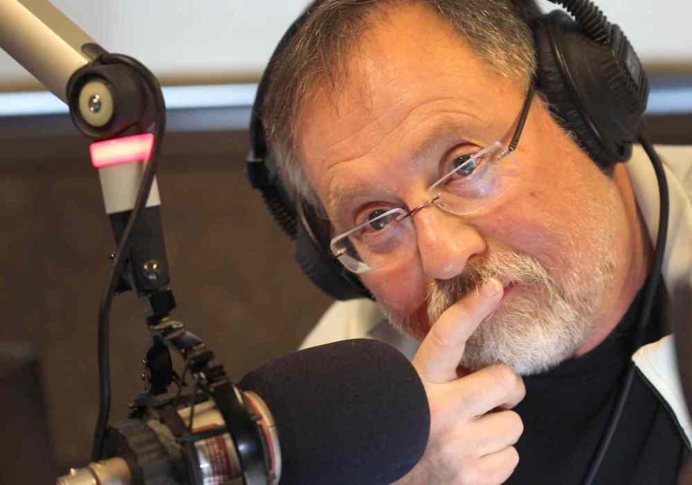 JOE BRYKSA / WINNIPEG FREE PRESS FILES
CJOB's Charles Adler conducts an interview during his last day as radio host and interviewer for the station in 2015.