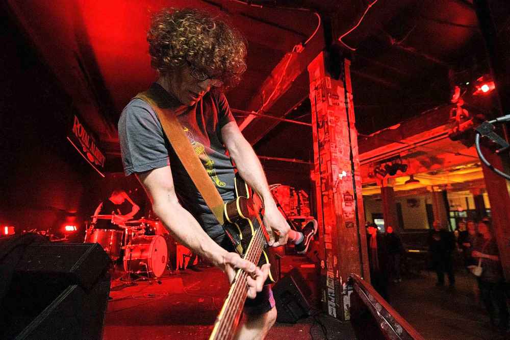 MIKE SUDOMA / WINNIPEG FREE PRESS
Mike Koop of the Bonaduces performs as one of the first bands back at the Albie Friday evening.