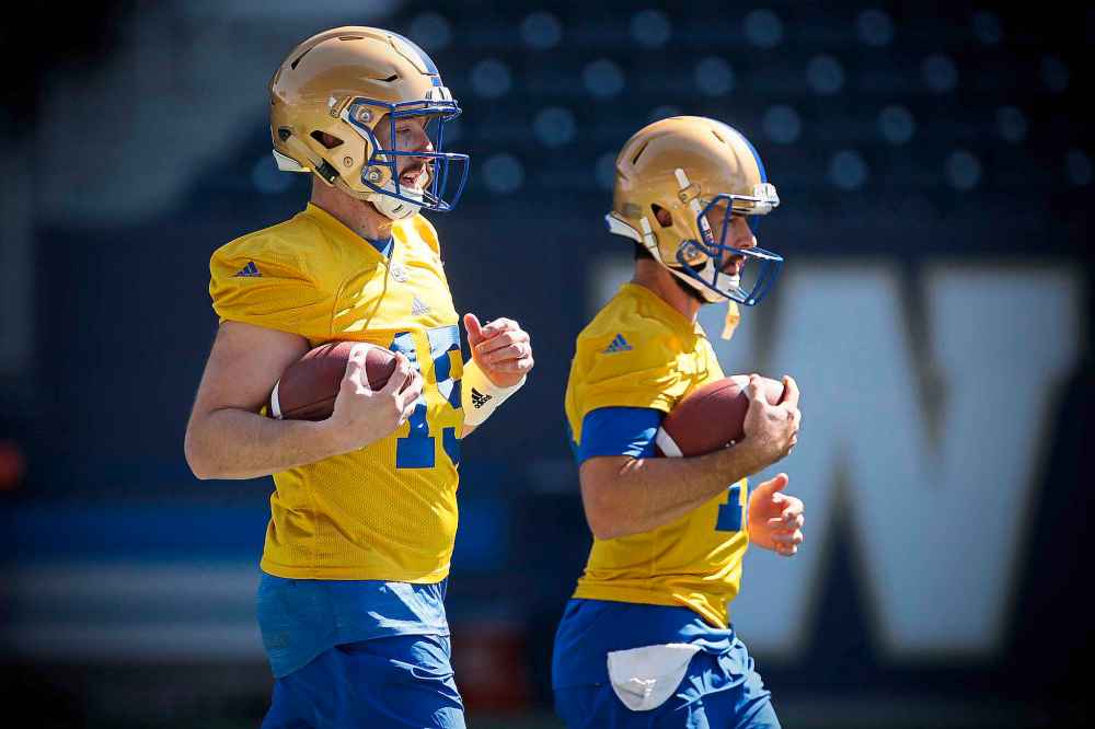 JOHN WOODS / WINNIPEG FREE PRESS
Quarterbacks Matt Nichols, left, and Alex Ross on opening day of Winnipeg Blue Bombers training camp, Sunday.