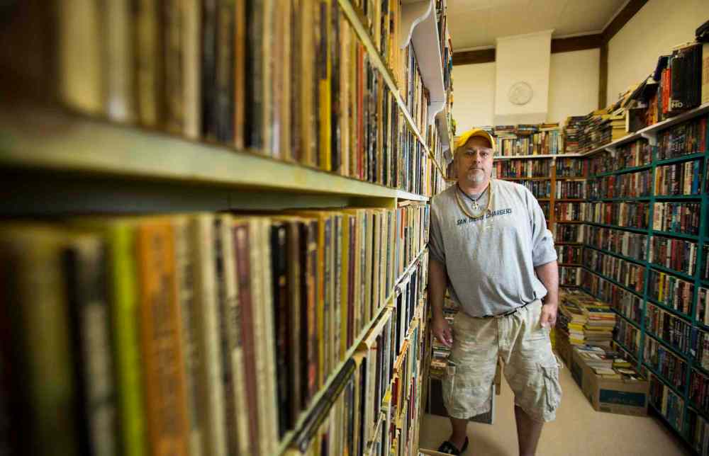 MIKAELA MACKENZIE / WINNIPEG FREE PRESS
Darren Becker is the owner of the Selkirk Book Exchange, a used book store with about 40,000 books and a staff of one.
