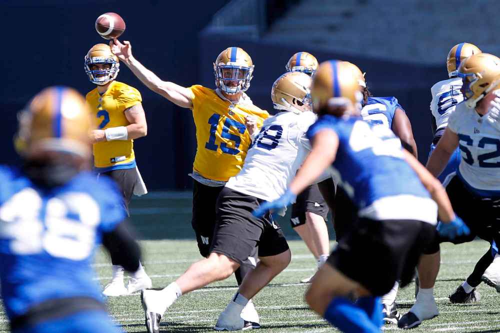 JOHN WOODS / WINNIPEG FREE PRESS
Winnipeg Blue Bombers quarterback Matt Nichols airs out the ball Monday. The Bombers have something new at this year's training camp - a large number of talented receivers competing for a limited number of roster spots.