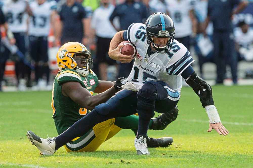 Chris Young / THE CANADIAN PRESS FILES
Edmonton Eskimos defensive end Kwaku Boateng brings down Toronto Argonauts quarterback Ricky Ray.