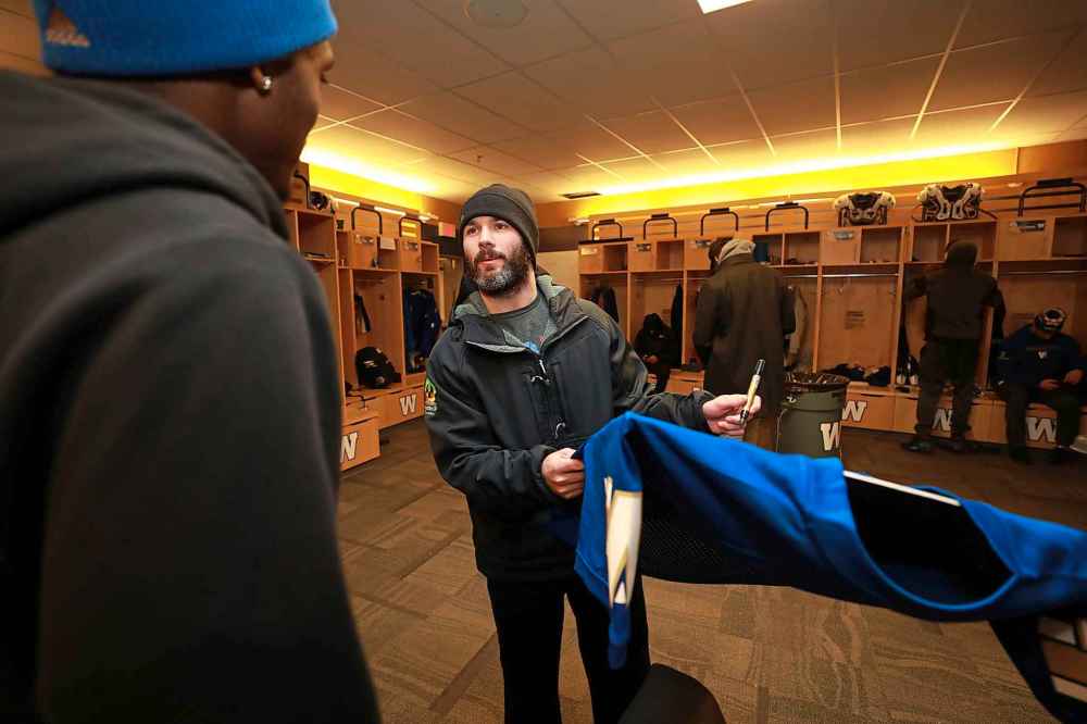 RUTH BONNEVILLE / WINNIPEG FREE PRESS
Bombers receiver Weston Dressler signs autographs on locker clean out day Monday.