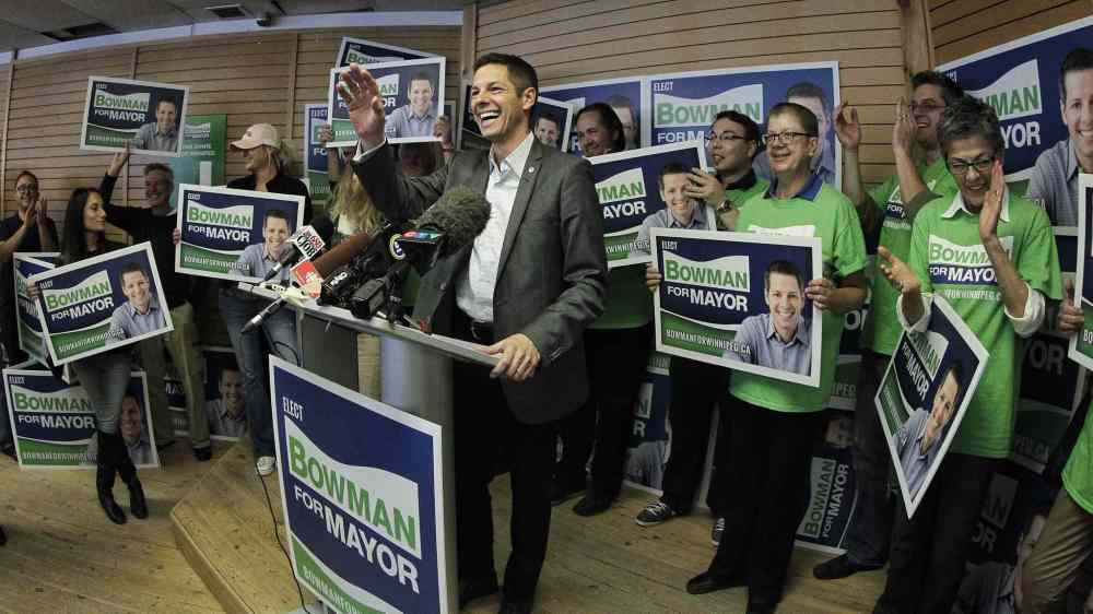Mike Deal / Winnipeg Free Press
Mayoral candidate Brian Bowman thanked his family, friends and volunteers during a rally at his campaign headquarters Sunday as the race for mayor moves into the last three days.