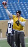WAYNE GLOWACKI / WINNIPEG FREE PRESS
Winnipeg Blue Bombers quarterback Buck Pierce throws at the team's practice Wednesday.