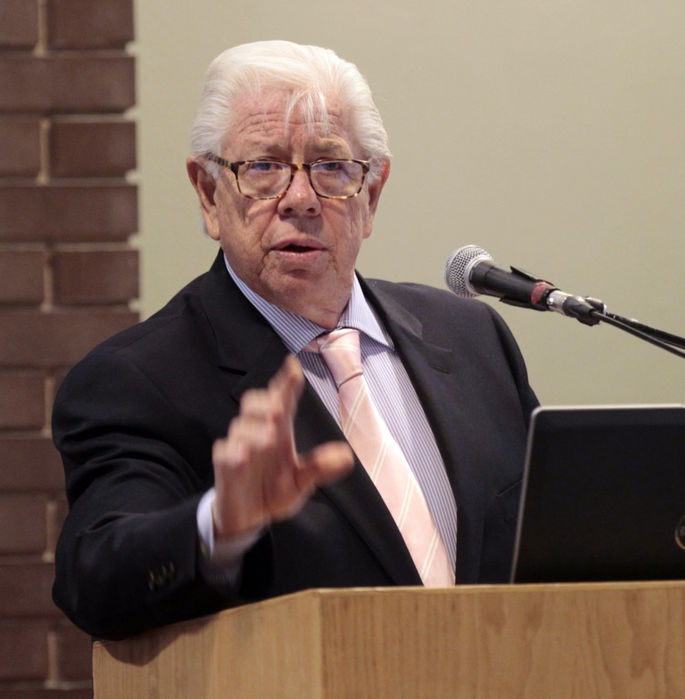 Wayne Glowacki / Winnipeg Free Press
Pulitzer Prize-winning investigative journalist Carl Bernstein speaks at the Holding Power to Account Conference being held at the University of Winnipeg. today. The international conference, which runs through Sunday, is examining important issues that investigative journalism can help illuminate. Bernstein, along with Bob Woodward, won a Pulitizer for the Washington Post in 1973 for their coverage of the Watergate Scandal.