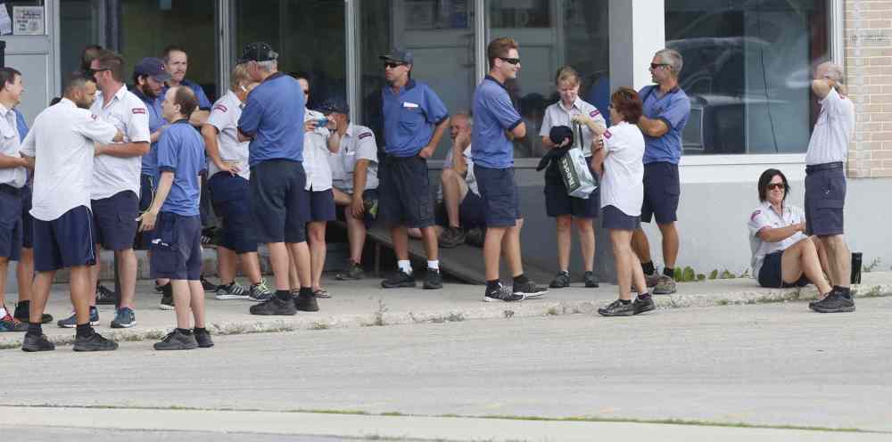 WAYNE GLOWACKI / WINNIPEG FREE PRESS
Postal workers wait down the street from the Canada Post building on Nairn Avenue near Panet Road that was evacuated Wednesday morning. Police are on the scene.