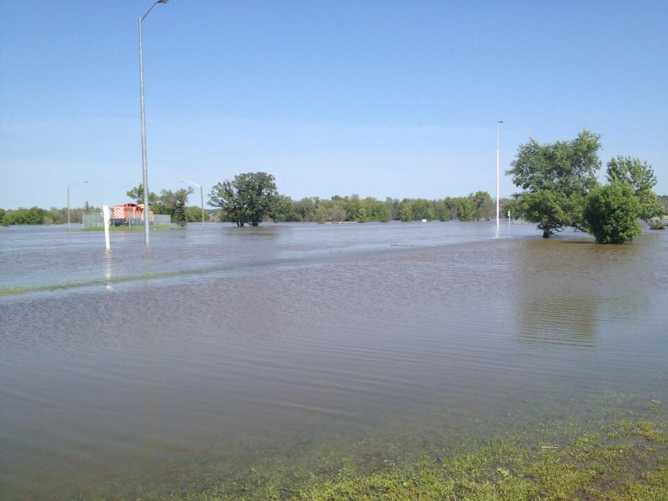 Jillian Austin / Brandon Sun
The southbound lanes of First Street North in Brandon are completely submerged beneath the rising Assiniboine River on Friday morning.