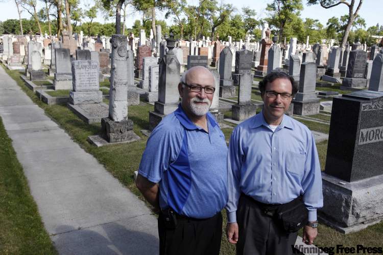 BORIS MINKEVICH / WINNIPEG FREE PRESS
Ian Staniloff (left) and Rabbi Alan Green of Congregation Shaarey Zedek at the synagogue’s cemetery on Armstrong Avenue.