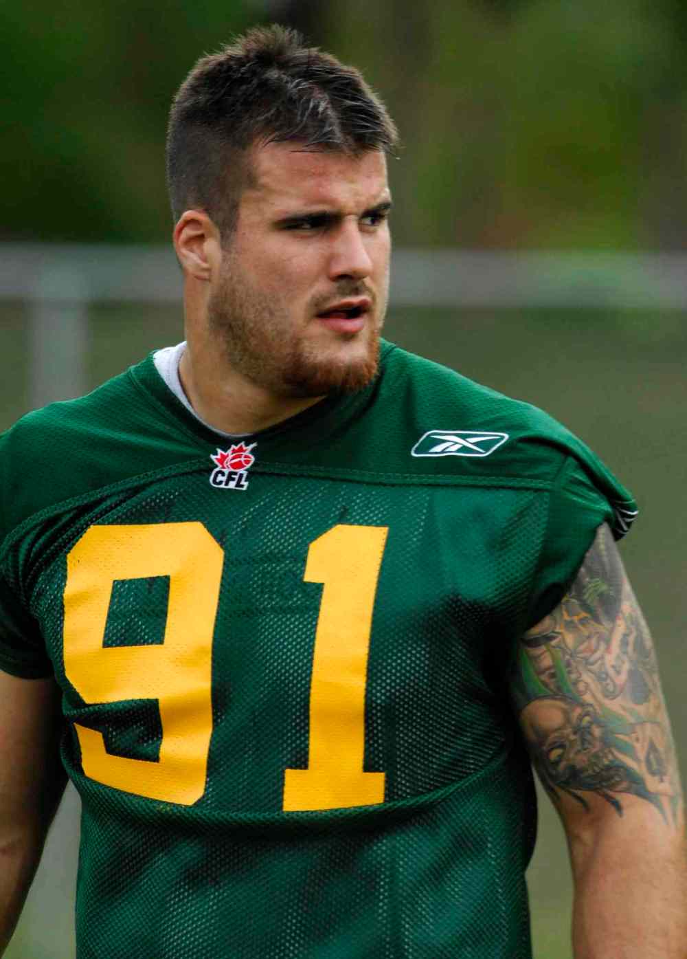 WALTER TYCHNOWICZ / EDMONTON JOURNAL FILES
Edmonton Eskimo player #91 Adam Braidwood (DE) is seen out on the practice field adjacent to Commonwealth Stadium.