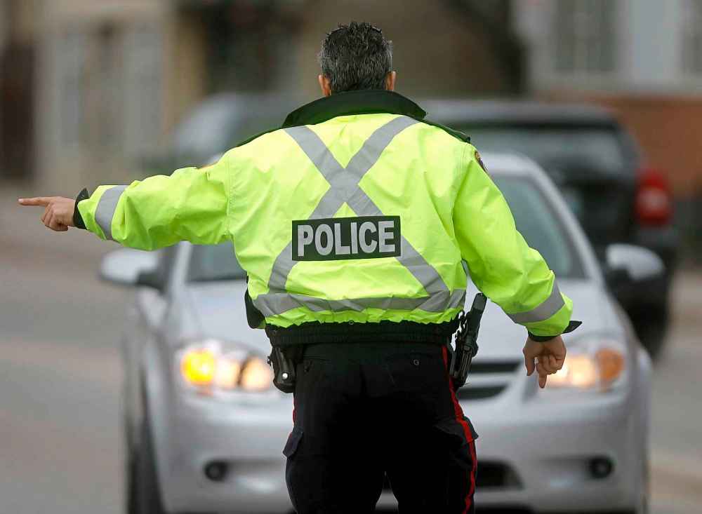 TREVOR HAGAN / WINNIPEG FREE PRESS FILES
Police officers in Manitoba already have the freedom to pull over drivers for a variety of reasons, including licence and registration checks and vehicle safety issues.
