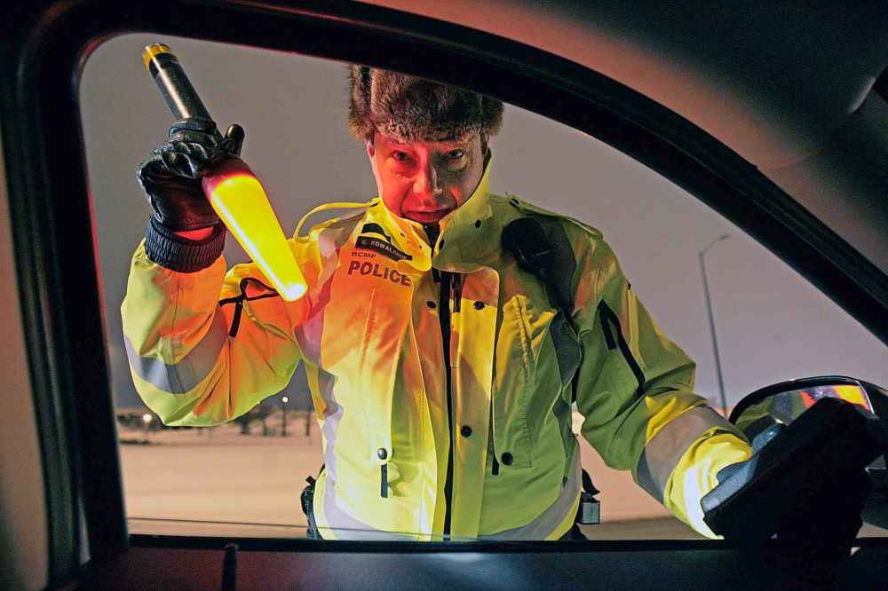 JOE BRYKSA / WINNIPEG FREE PRESS FILES
A new impaired-driving law rolled out across Canada Tuesday giving police the power to demand a breath sample, even if officers have no reason to suspect alcohol use.