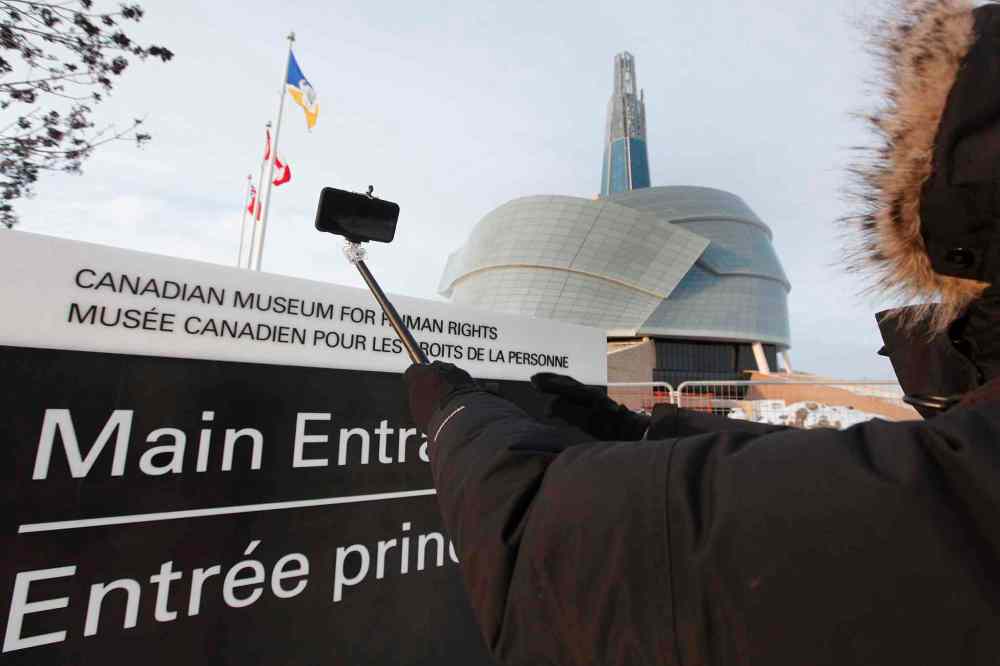 JOHN WOODS / WINNIPEG FREE PRESS
The Canadian Museum for Human Rights has banned the use of selfie sticks inside the museum.