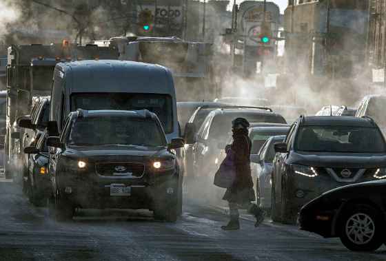PHIL HOSSACK / WINNIPEG FREE PRESSWreathed in exhaust fog pedestrians and traffic at Portage and Maryland dealt with the -30C temperatures on the evening commute home.. See story. January 30, 2019