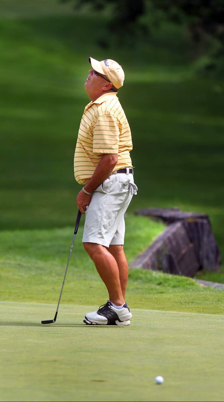 Mens amateur field bunches up