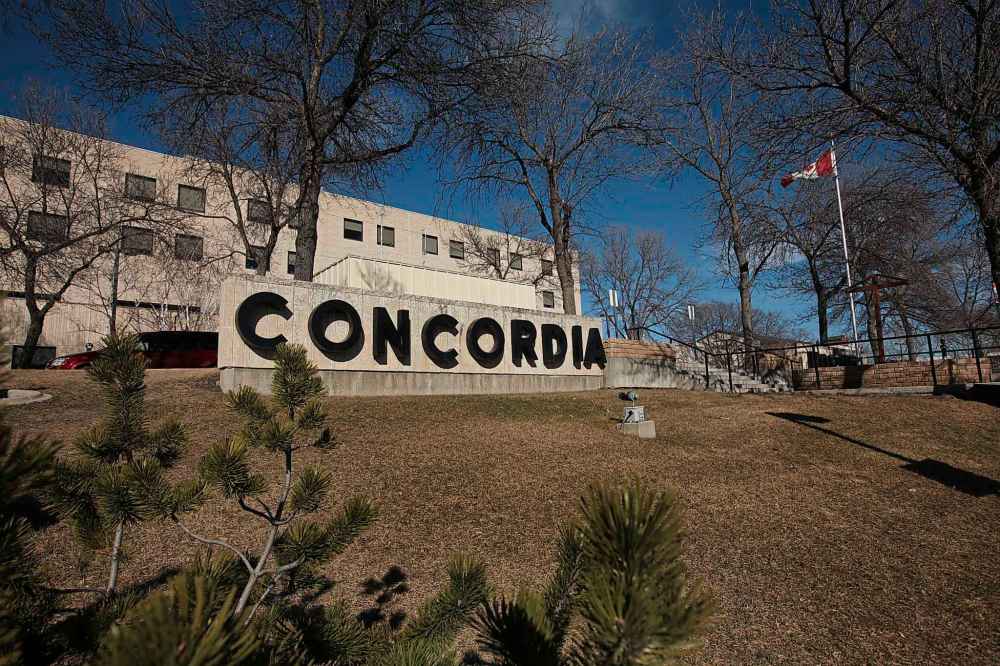 RUTH BONNEVILLE  / WINNIPEG FREE PRESS FILES
Dr. Peachey said he is 'looking hard' at concerns from orthopedic surgeons at Concordia that there is a lack of medical backup for their patients under the current reorganization plan.