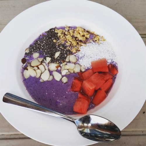 A smoothie bowl is shown in this undated handout photo. People who crave more crunch and texture in a smoothie are swapping straws for spoons and eating the ingredients out of a bowl. Colourful smoothie bowls are artful creations being eagerly shared by their creators on social media. HO, Cara Rosenbloom, Words to Eat By Nutrition Communications *MANDATORY CREDIT*