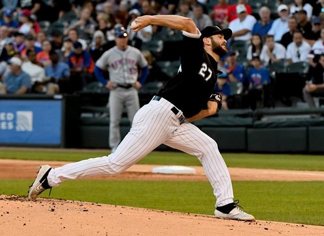 Chicago White Sox starting pitcher Lucas Giolito delivers during the first inning of the team's baseball game against the New York Mets on Wednesday, July 31, 2019, in Chicago. (AP Photo/Matt Marton)